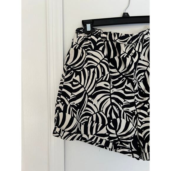 Farm Rio x Anthropologie Black and White Palm Pull On Shorts Size M - Picture 3 of 5